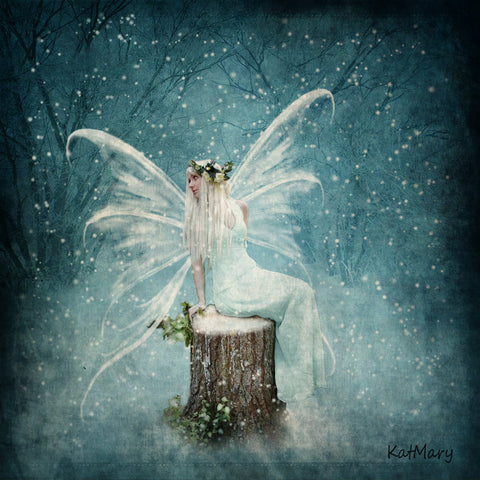 Image of Diamond painting featuring a fairy on a snow-covered stump.