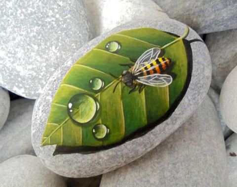 Image of Diamond Painting of a Bee on a Green Leaf with Dewdrops