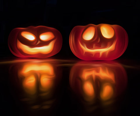 Image of diamond painting of two glowing jack-o-lanterns in the dark