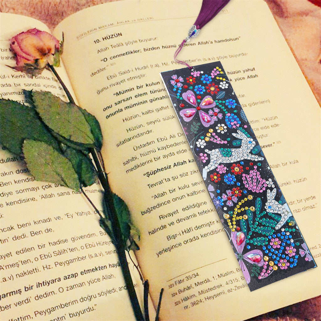 Happy Rabbit - Diamond Painting Bookmark